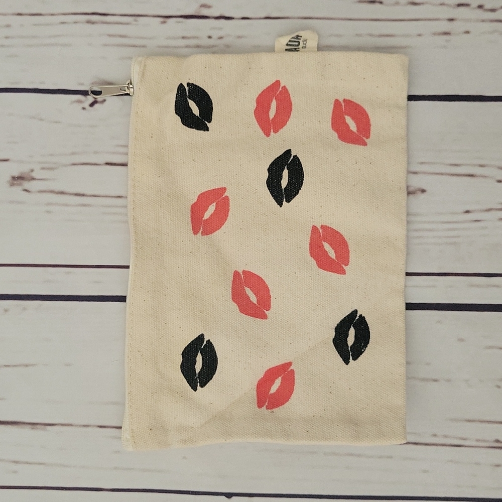 Lips 💋  Bag